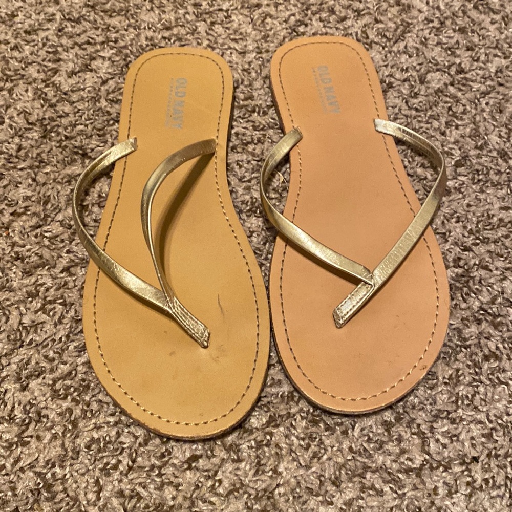 Cute and comfy gold lace